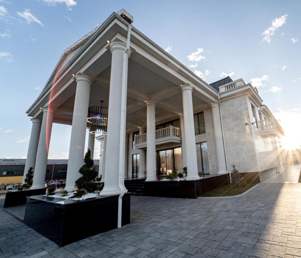 Caprice Complex Hotel Bacău Exterior photo